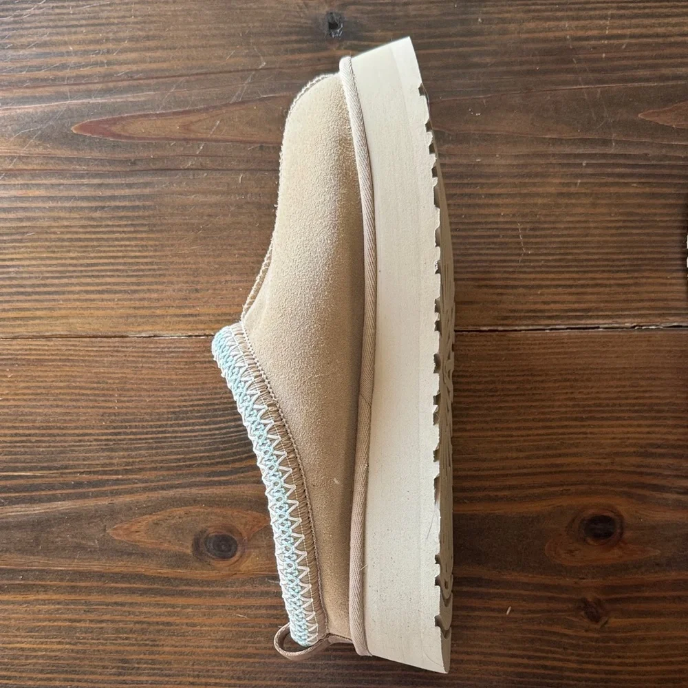 UGG Beige Slippers with Plush Lining - Picture 2 of 8
